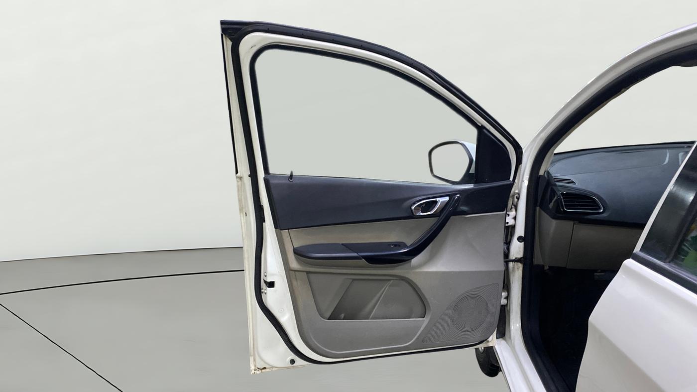 2016 Tata Tiago XZ PETROL, Petrol, Manual, 68,382 km, LHS Front Door