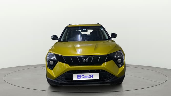 2024 Mahindra XUV 3XO AX5 1.2 L TCMPFi, Petrol, Manual, 31,773 km, Front