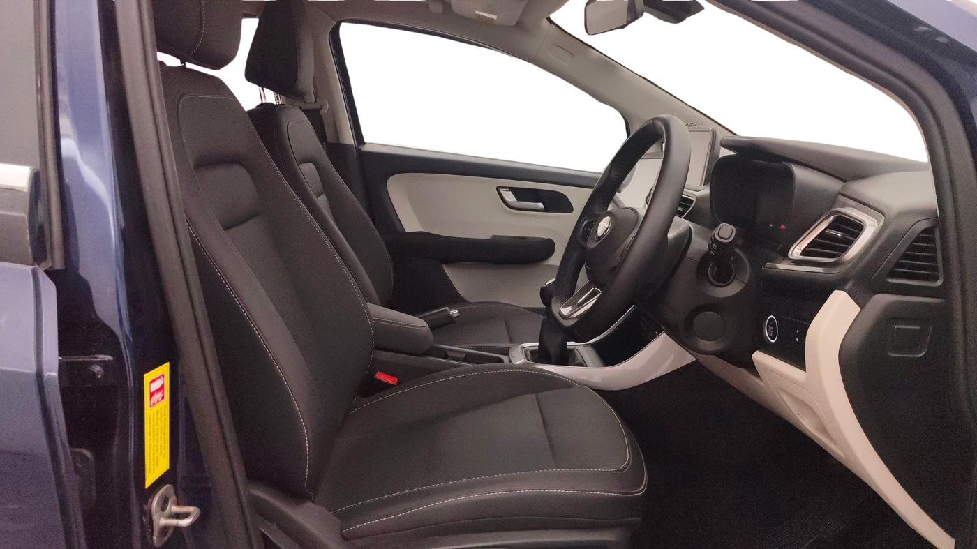 2024 Tata ALTROZ XZ PLUS O SUNROOF CNG, CNG, Manual, 16,365 km, Right Side Front Door Cabin
