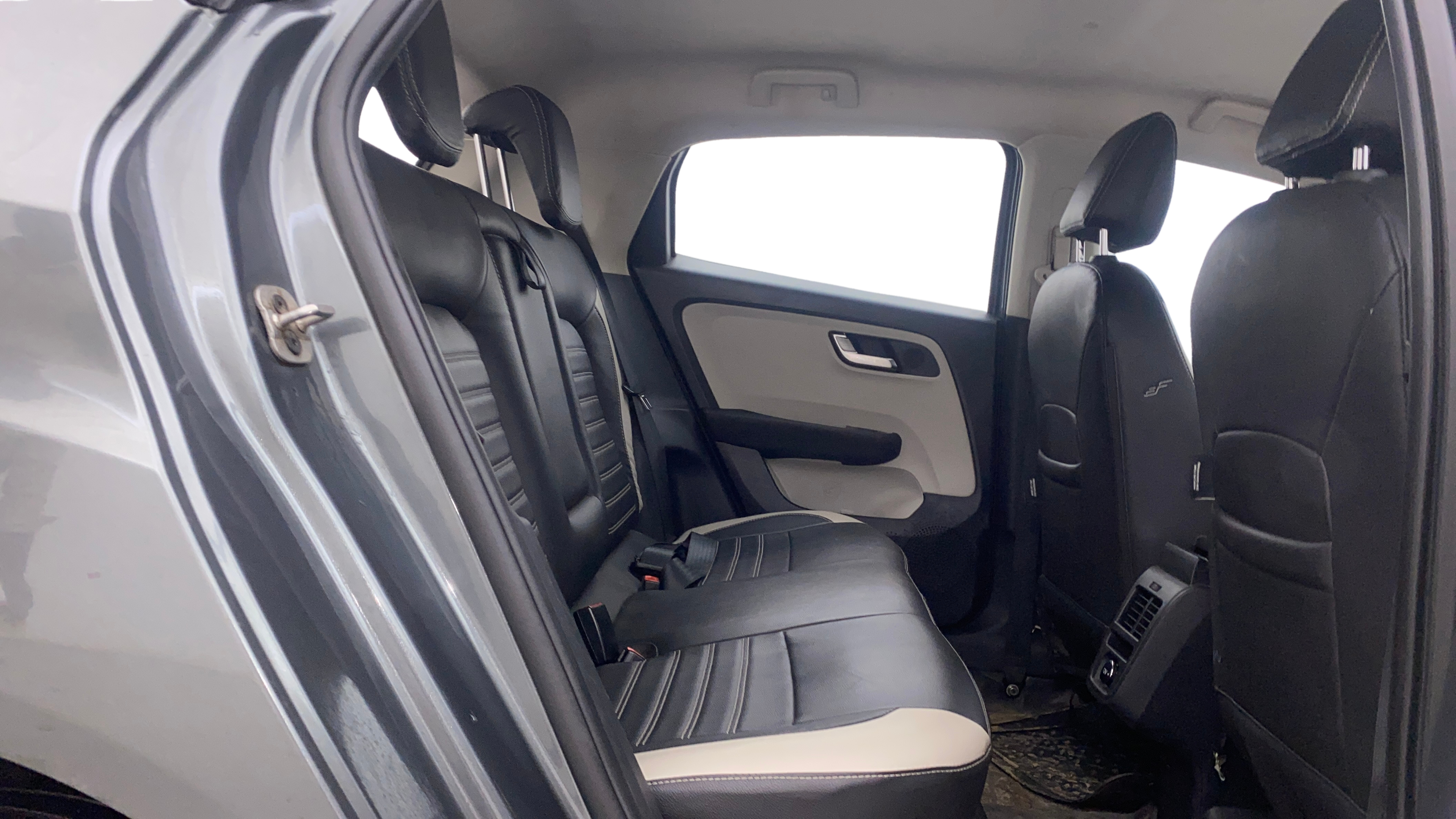 camera-Right-Side-Rear-Door-Cabin