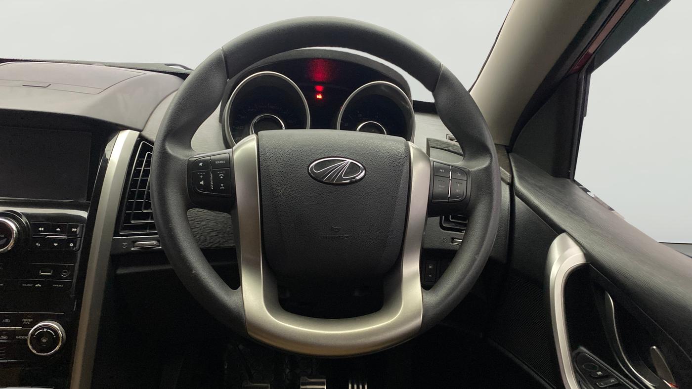 2019 Mahindra XUV500 W7, Diesel, Manual, 45,881 km, Steering Wheel Close Up
