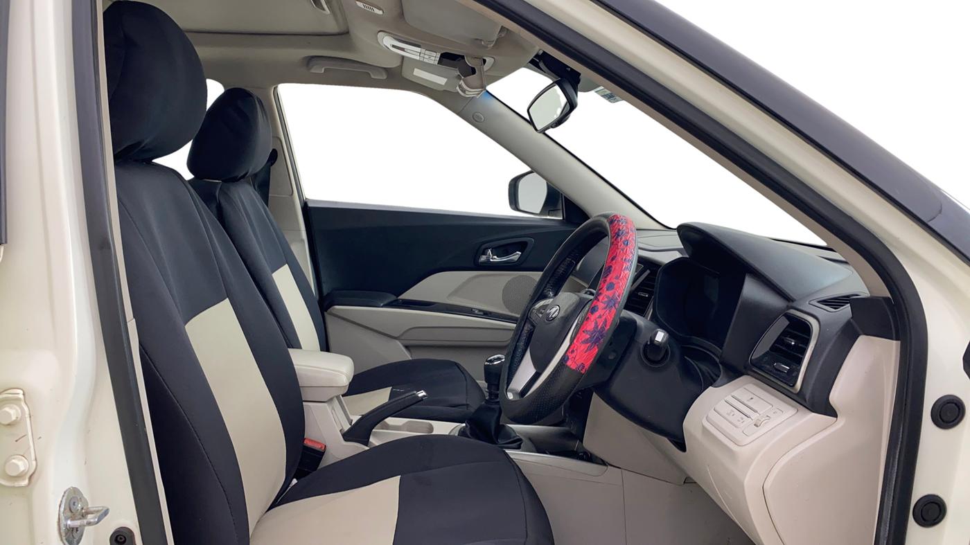 2021 Mahindra XUV300 W8 (O) 1.2 PETROL, Petrol, Manual, 78,893 km, Right Side Front Door Cabin