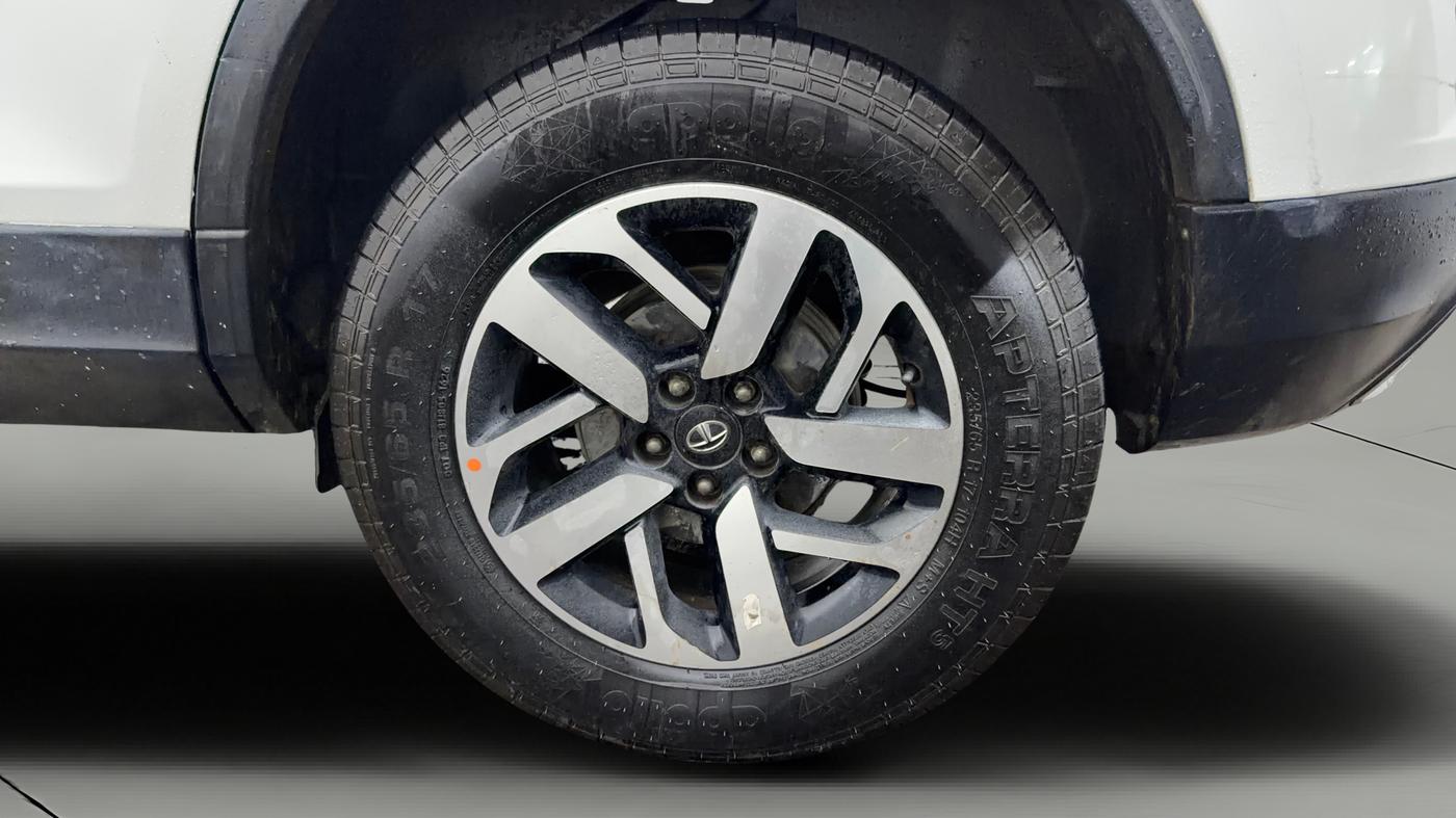 2021 Tata Harrier XZA PLUS 2.0L, Diesel, Automatic, 72,986 km, Left Rear Wheel