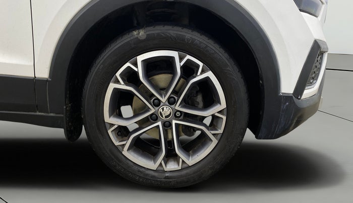 2022 Skoda KUSHAQ STYLE 1.0L TSI AT (6 AIRBAGS), Petrol, Automatic, 24,434 km, Right Front Wheel