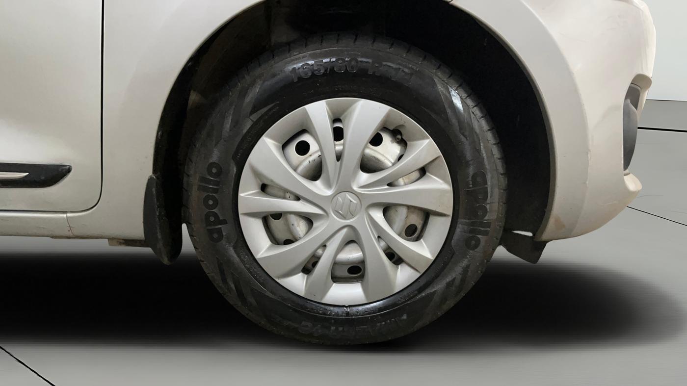 2020 Maruti Swift VXI, CNG, Manual, 96,007 km, Right Front Wheel