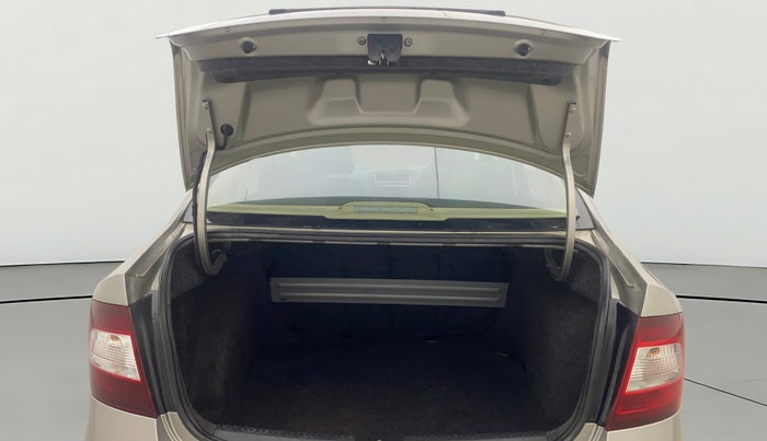 2017 Skoda Rapid AMBITION 1.6 MPI AT, Petrol, Automatic, 73,569 km, Boot Door Open