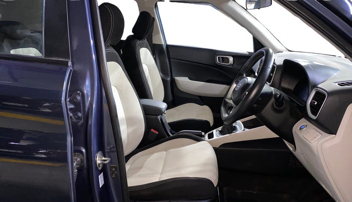 2022 Hyundai VENUE SX 1.5 CRDI, Diesel, Manual, 66,671 km, Right Side Front Door Cabin