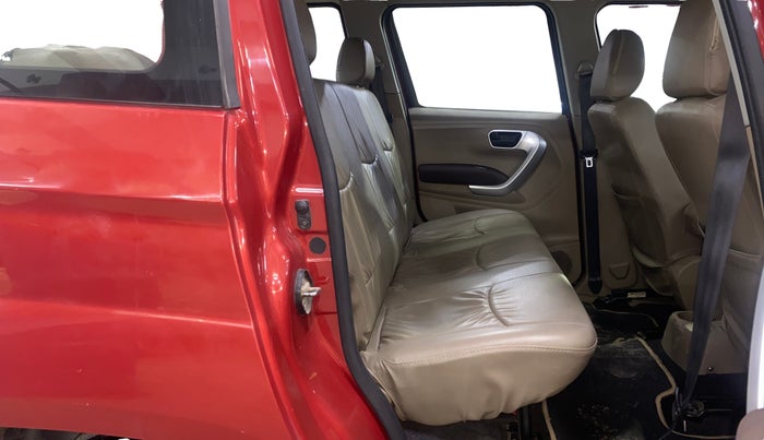 2016 Mahindra TUV300 T8, Diesel, Manual, 30,761 km, Right Side Rear Door Cabin