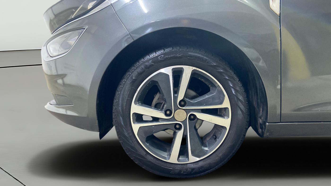 2022 Tata ALTROZ XZ PETROL, Petrol, Manual, 75,069 km, Left Front Wheel