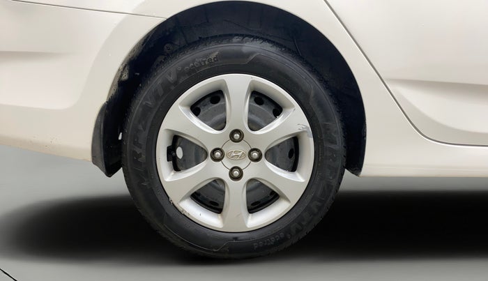 2014 Hyundai Verna FLUIDIC 1.6 VTVT EX, Petrol, Manual, 1,14,418 km, Right Rear Wheel