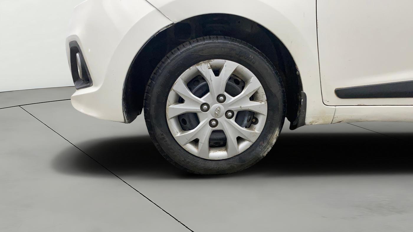 2015 Hyundai Grand i10 SPORTZ 1.2 KAPPA VTVT, Petrol, Manual, 27,891 km, Left Front Wheel