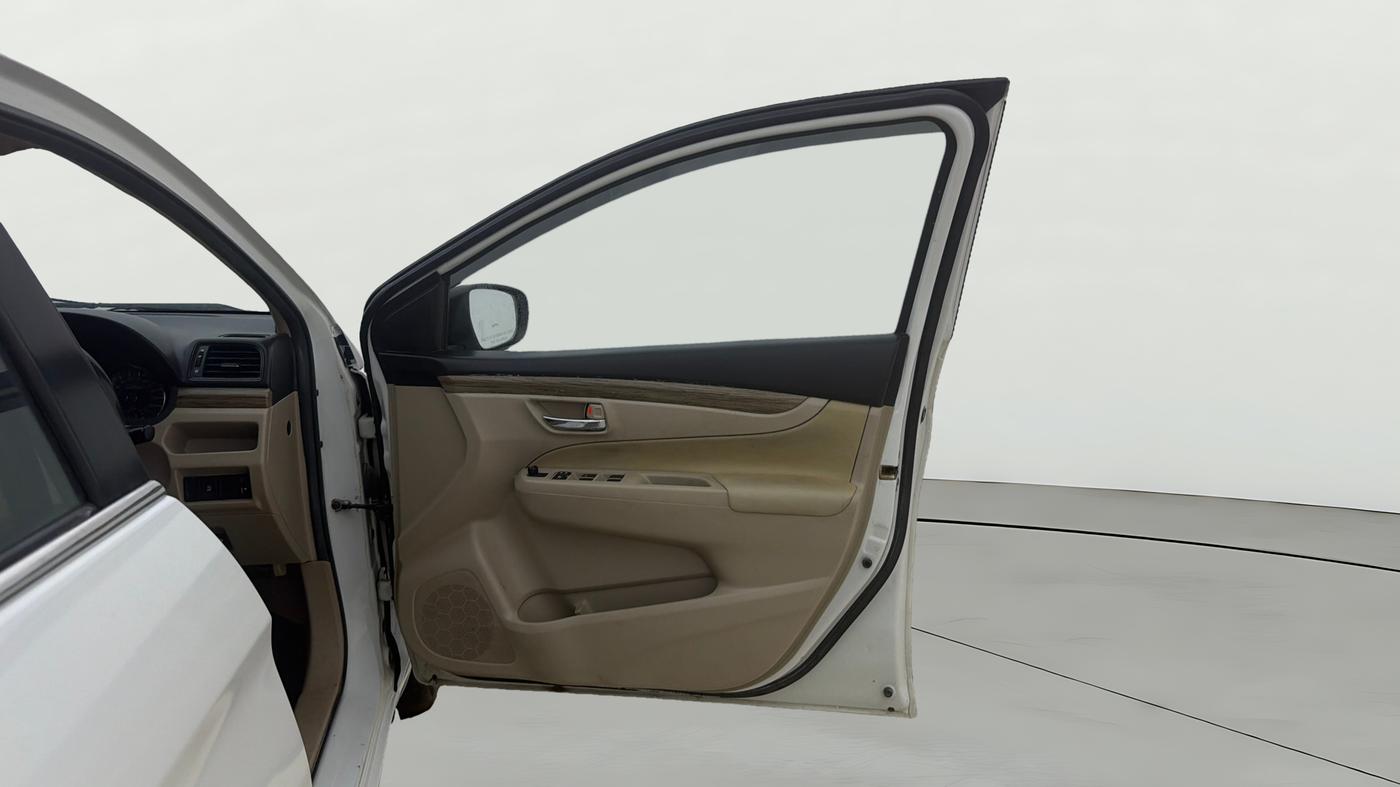 2022 Maruti Ciaz SIGMA 1.5 SHVS MT  PETROL, Petrol, Manual, 66,194 km, RHS Front Door