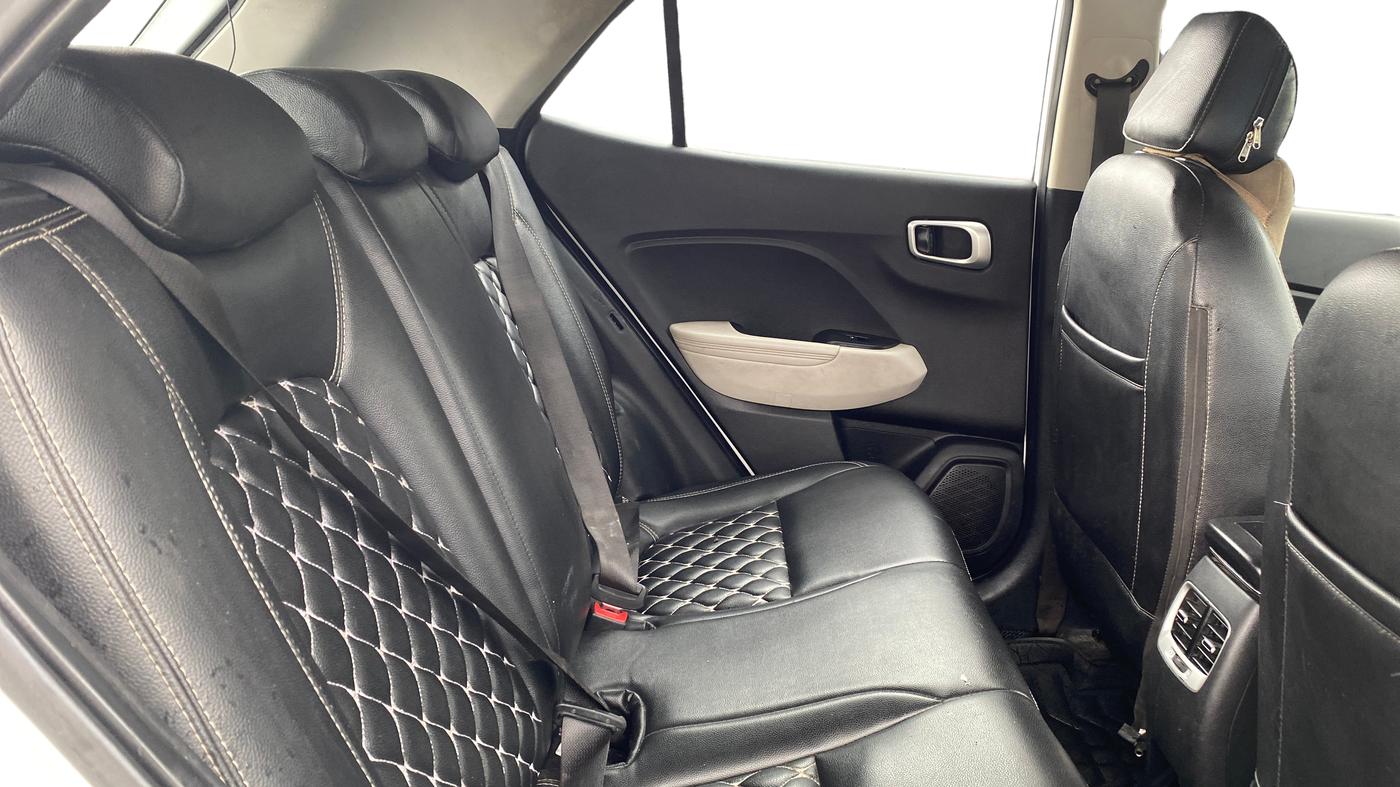 2023 Hyundai VENUE SX (O) MT 1.0 Turbo, Petrol, Manual, 45,050 km, Right Side Rear Door Cabin