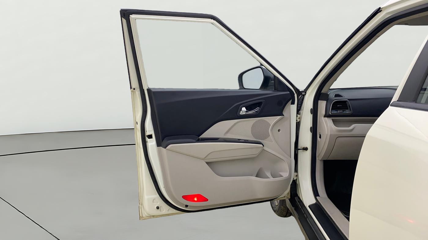 2021 Mahindra XUV300 W8 (O) 1.2 PETROL, Petrol, Manual, 78,893 km, LHS Front Door