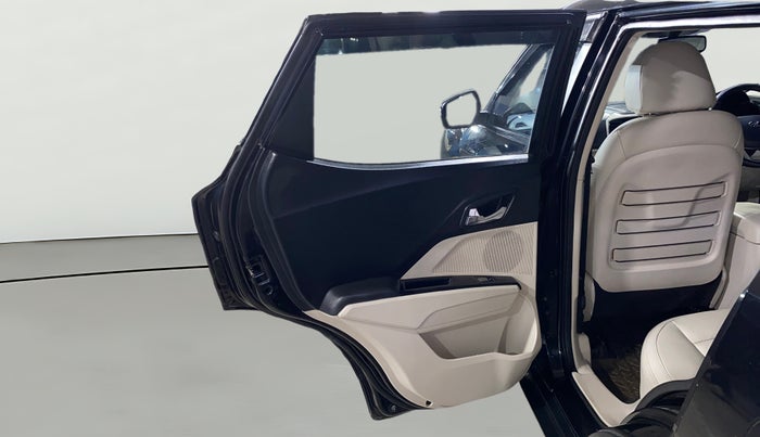 2021 Mahindra XUV300 W8 1.2 PETROL, Petrol, Manual, 53,404 km, LHS Rear Door