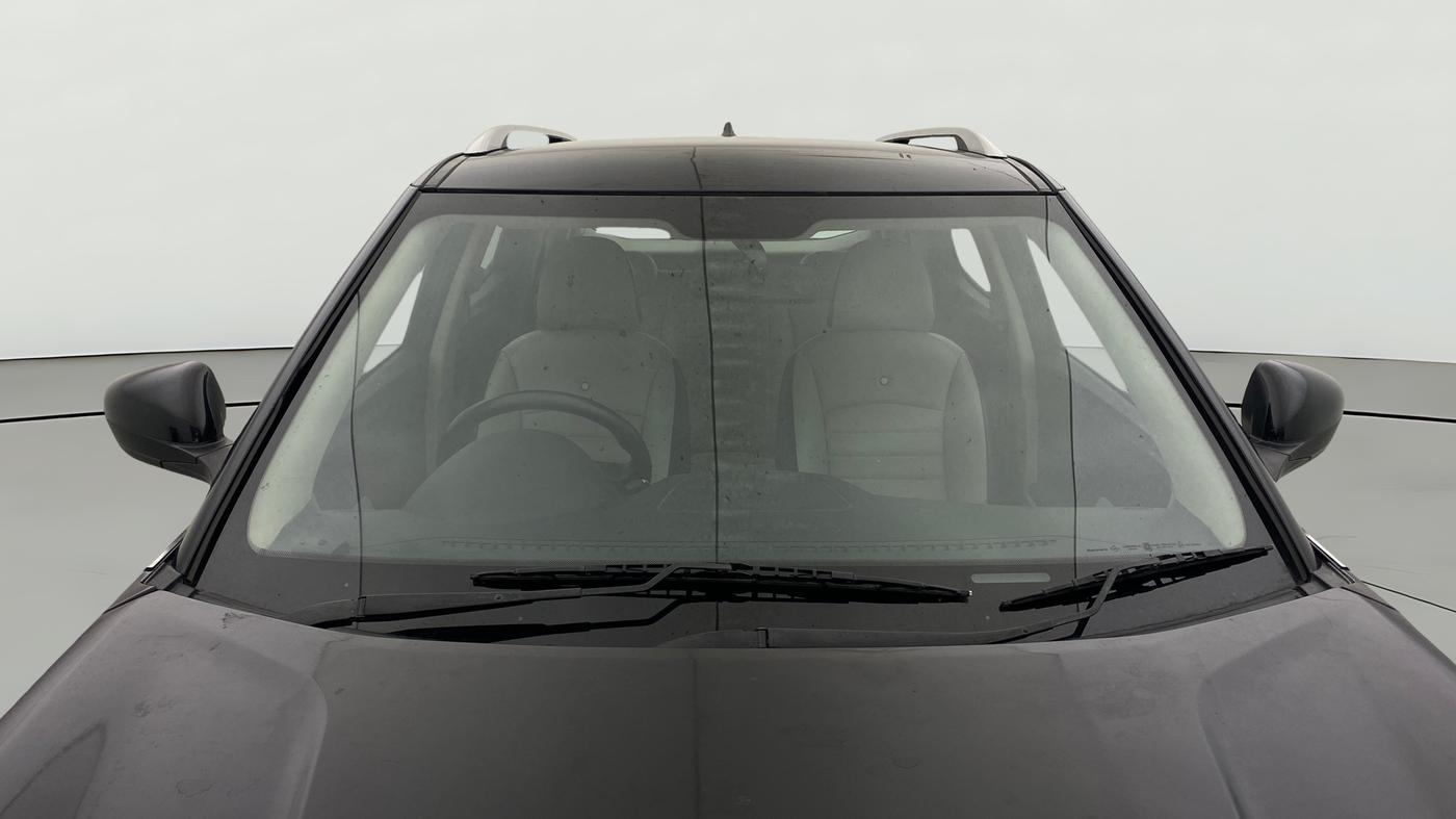 2022 Mahindra XUV300 W4 1.2 PETROL, Petrol, Manual, 1,08,779 km, Front Windshield