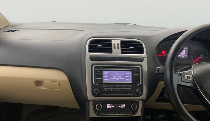 2014 Volkswagen Polo HIGHLINE1.2L, Petrol, Manual, 1,28,170 km, Air Conditioner