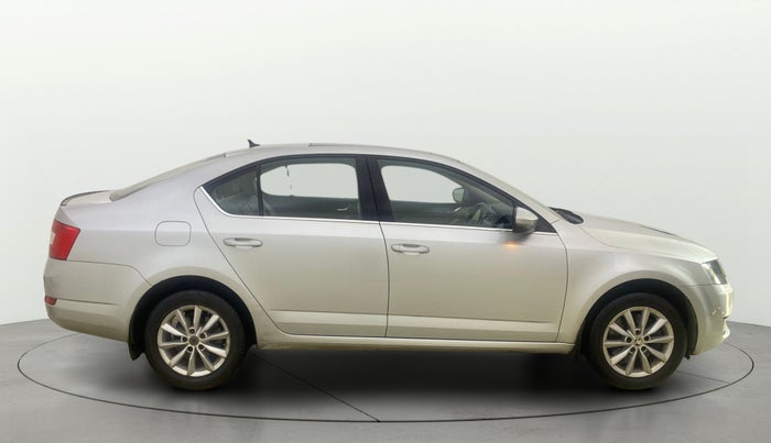 2016 Skoda Octavia STYLE PLUS AT 1.8 TSI, Petrol, Automatic, 65,982 km, Right Side View