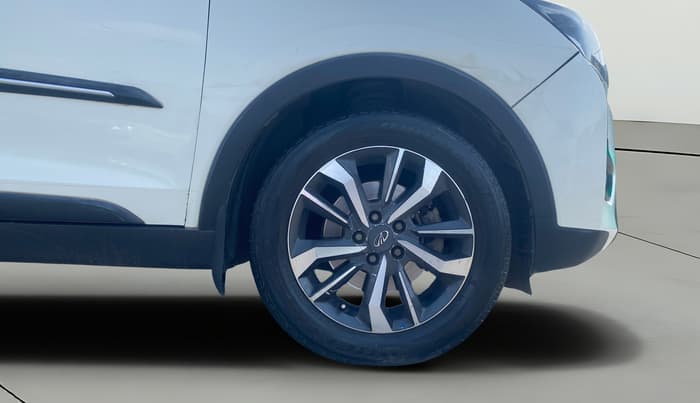 2021 Mahindra XUV300 W8 (O) 1.2 PETROL, Petrol, Manual, 1,25,922 km, Right Front Wheel