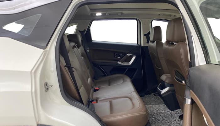 2021 Tata Harrier XZA PLUS 2.0L DUAL TONE, Diesel, Automatic, 1,20,815 km, Right Side Rear Door Cabin