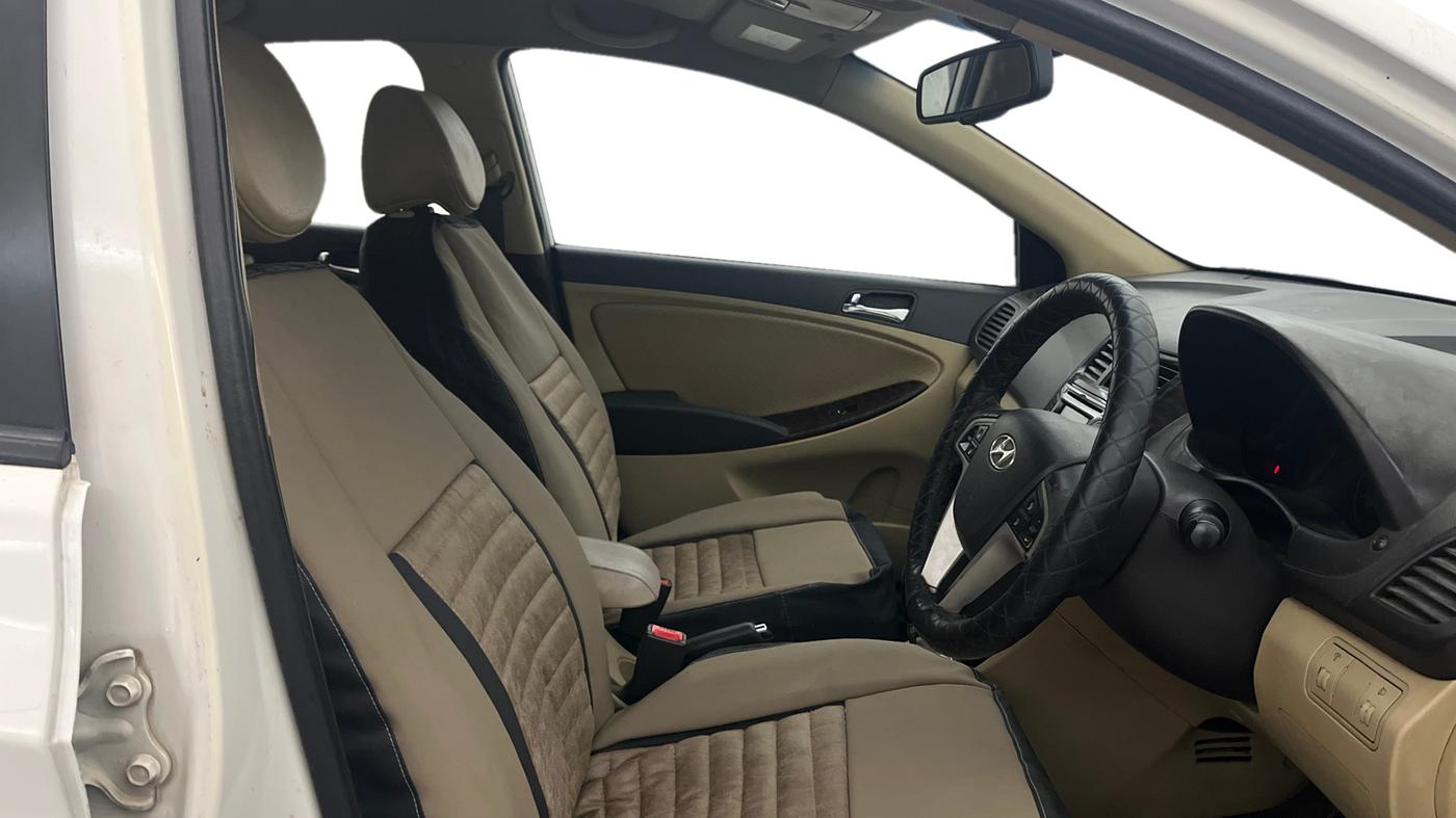 2013 Hyundai Verna FLUIDIC 1.6 CRDI SX OPT AT, Diesel, Automatic, 1,16,380 km, Right Side Front Door Cabin