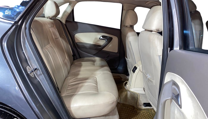 2013 Volkswagen Vento COMFORTLINE 1.6, Petrol, Manual, 83,663 km, Right Side Rear Door Cabin