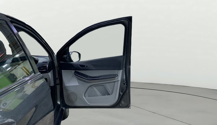 2024 Tata Tiago XTA PETROL, Petrol, Automatic, 19,056 km, RHS Front Door