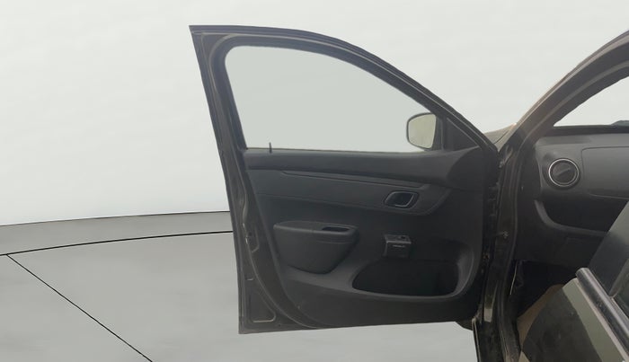 2017 Renault Kwid RXL, Petrol, Manual, 85,764 km, LHS Front Door