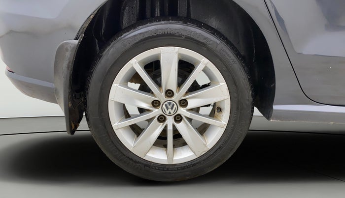 2017 Volkswagen Ameo HIGHLINE1.2L, Petrol, Manual, 1,30,371 km, Right Rear Wheel