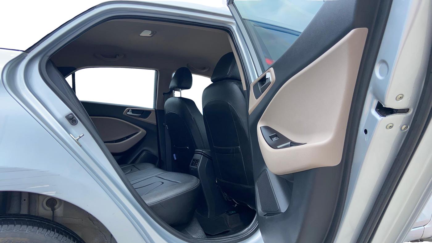 2019 Hyundai Elite i20 SPORTZ PLUS 1.2, Petrol, Manual, 35,759 km, Right Side Rear Door Cabin
