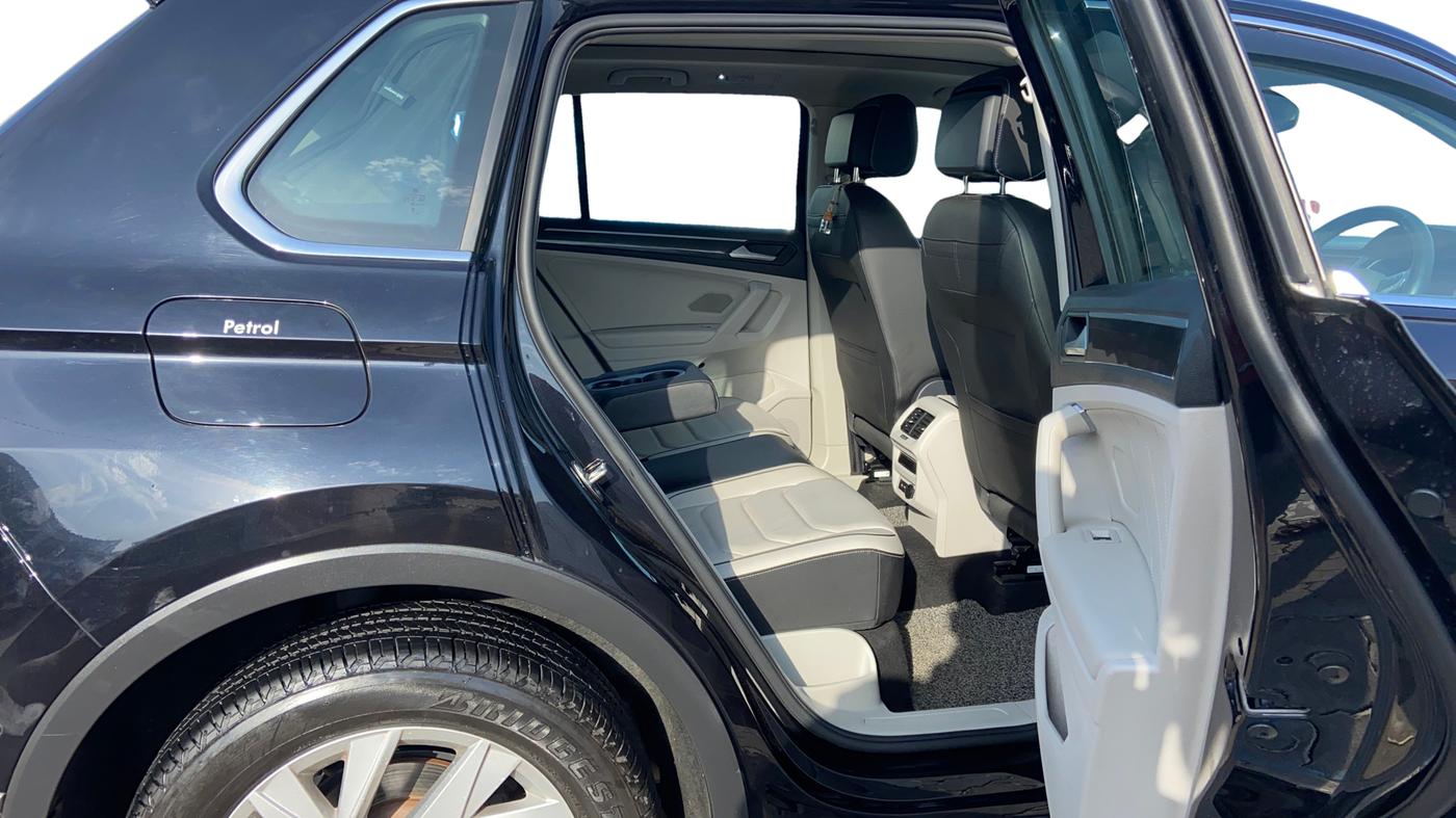 2023 Volkswagen TIGUAN ELEGANCE 2.0 TSI DSG, Petrol, Automatic, 71,119 km, Right Side Rear Door Cabin