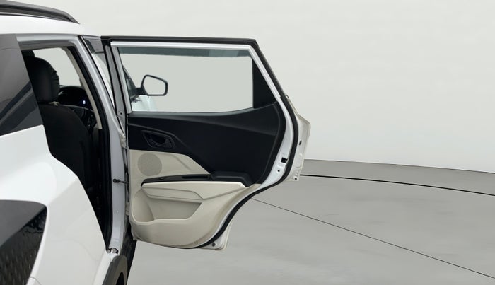 2024 Mahindra XUV 3XO MX2 Pro 1.2 L TCMPFI AT, Petrol, Automatic, 11,056 km, RHS Rear Door