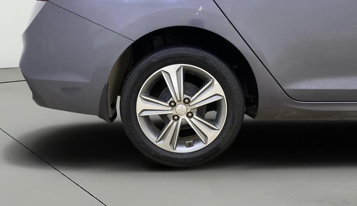 2018 Hyundai Verna 1.6 VTVT SX (O) AT, Petrol, Automatic, 16,665 km, Right Rear Wheel