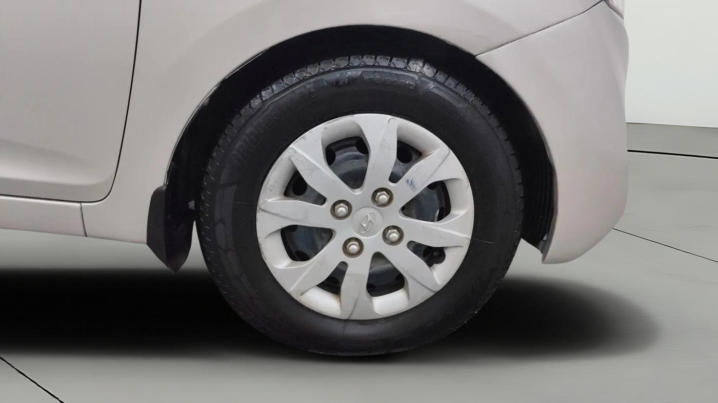 2017 Hyundai Eon MAGNA +, Petrol, Manual, 33,491 km, Right Front Wheel