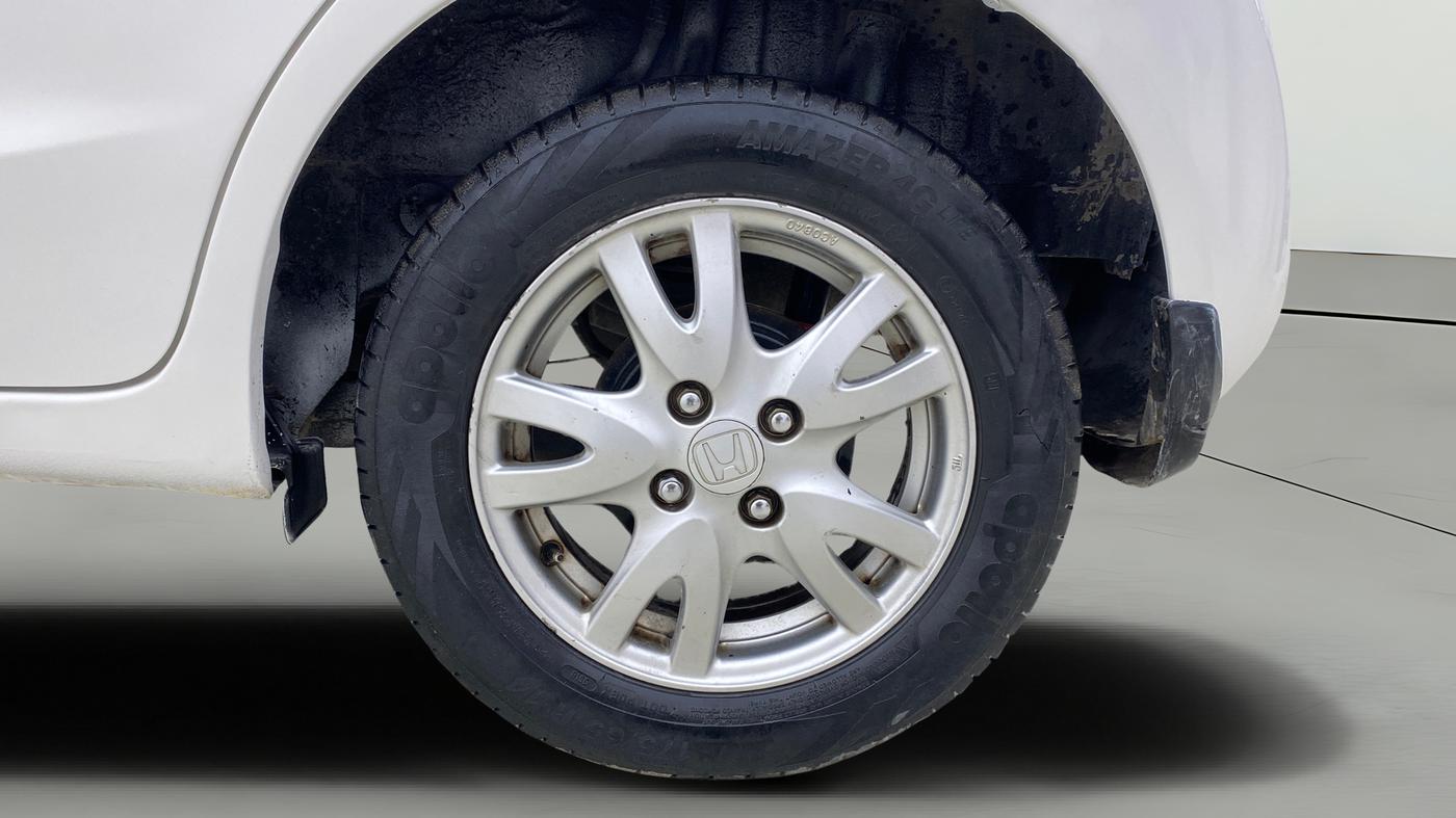 2015 Honda Brio VX AT, Petrol, Automatic, 83,307 km, Left Rear Wheel