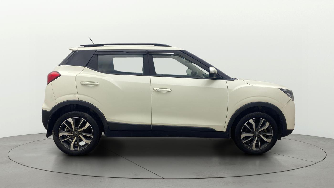 2021 Mahindra XUV300 W8 (O) 1.5 DIESEL, Diesel, Manual, 85,655 km, Right Side View