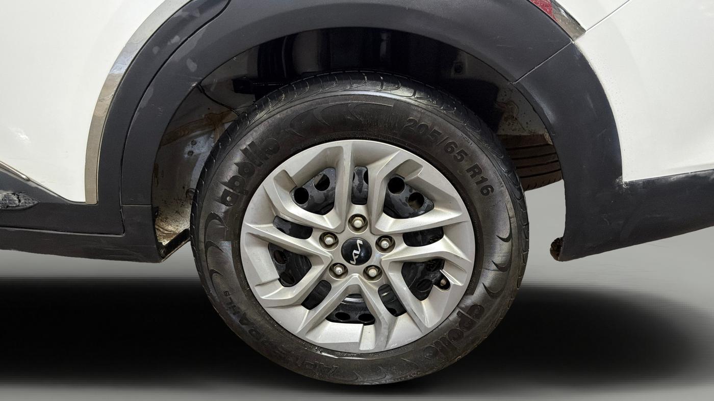2022 KIA CARENS PREMIUM 1.4 PETROL 7 STR, Petrol, Manual, 73,837 km, Left Rear Wheel