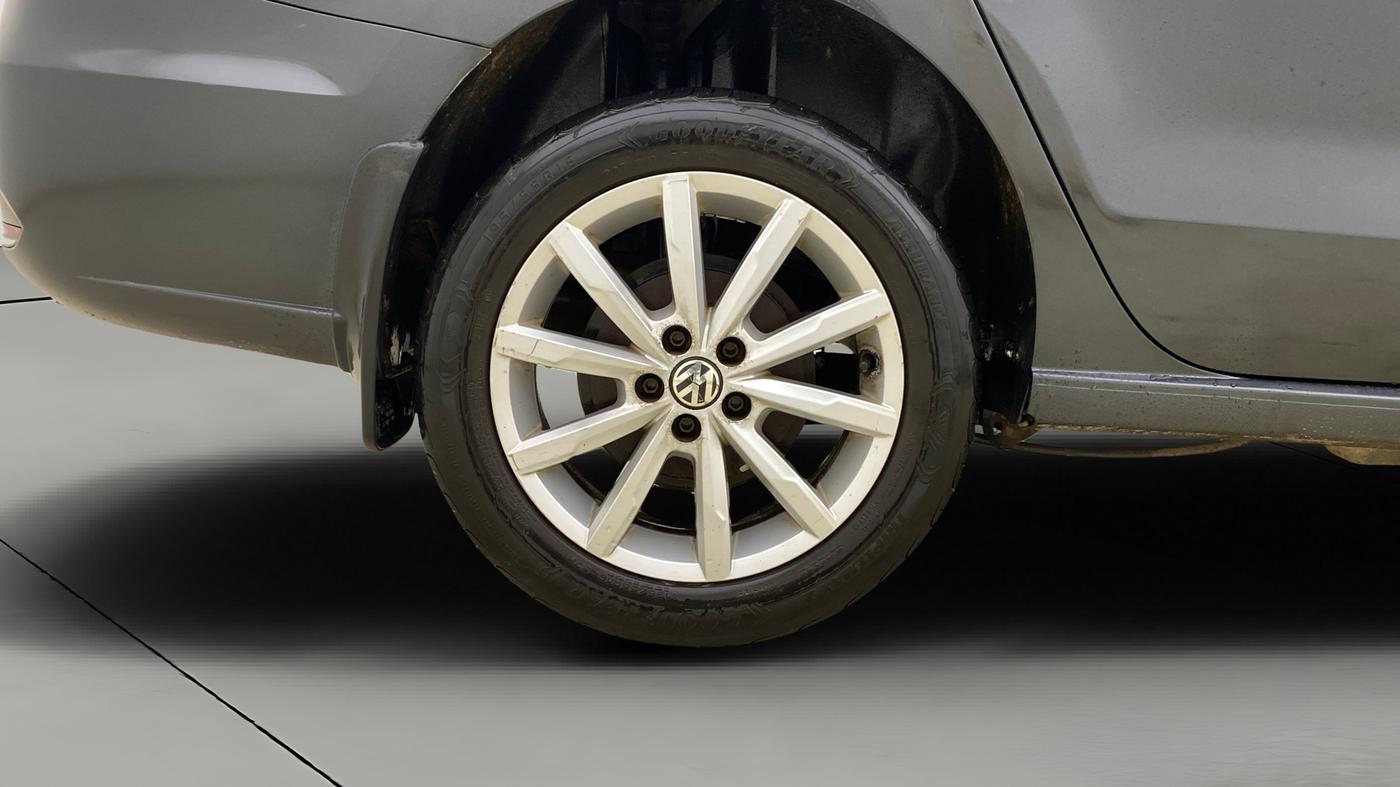2017 Volkswagen Vento HIGHLINE PLUS 1.2 AT 16 ALLOY, Petrol, Automatic, 75,479 km, Right Rear Wheel