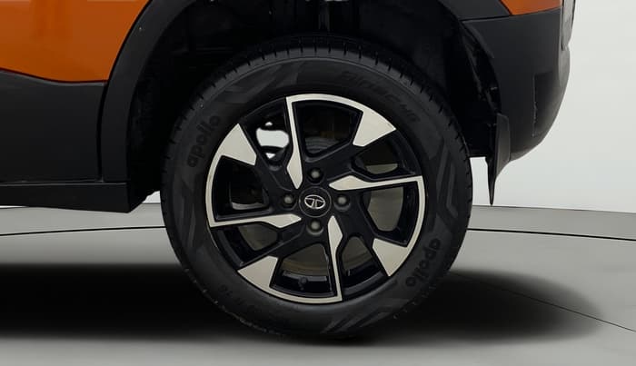 2022 Tata PUNCH CREATIVE AMT 1.2 RTN DUAL TONE, Petrol, Automatic, 20,806 km, Left Rear Wheel