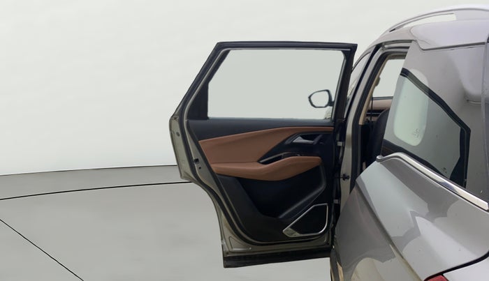 2023 MG HECTOR PLUS SHARP PRO 1.5 PETROL TURBO CVT 7 STR, Petrol, Automatic, 49,775 km, LHS Rear Door