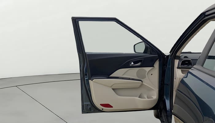 2022 Mahindra XUV300 W8 (O) 1.5 DIESEL AMT, Diesel, Automatic, 64,873 km, LHS Front Door