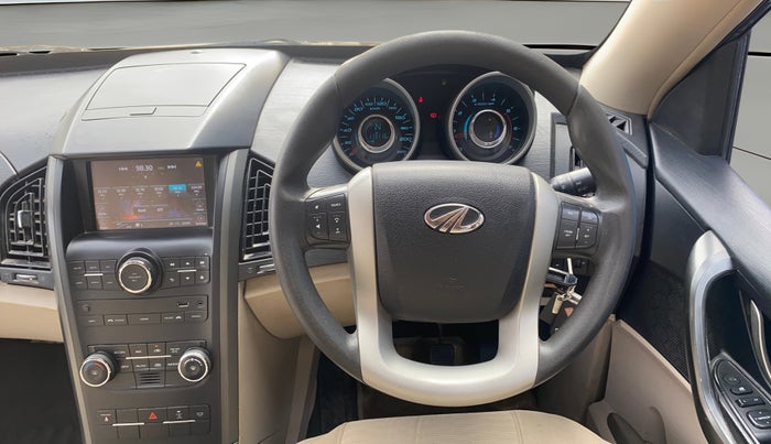 2015 Mahindra XUV500 W6, Diesel, Manual, 1,13,116 km, Steering Wheel Close Up