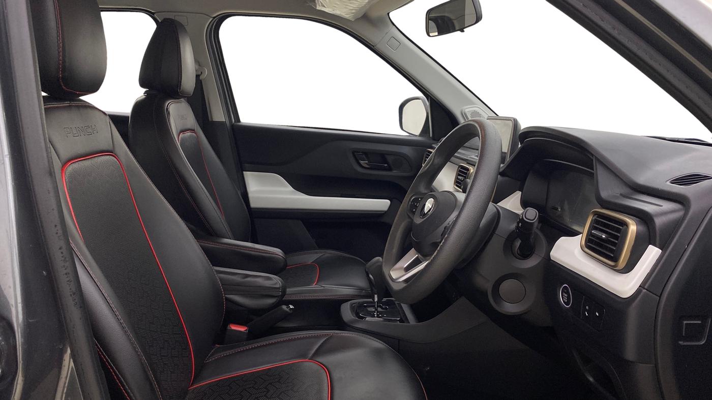 2024 Tata PUNCH ACCOMPLISHED AMT, Petrol, Automatic, 18,344 km, Right Side Front Door Cabin