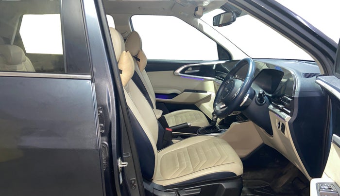 2022 KIA CARENS LUXURY PLUS 1.4 PETROL DCT 7 STR, Petrol, Automatic, 35,201 km, Right Side Front Door Cabin