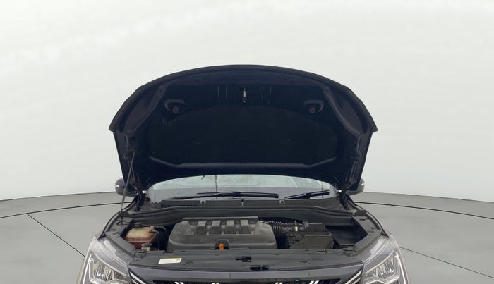 2021 Mahindra XUV700 AX 7 P AT 7 STR, Petrol, Automatic, 31,113 km, Open Bonet