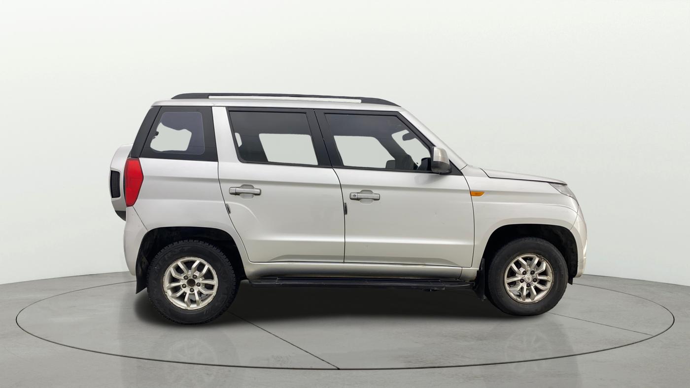2016 Mahindra TUV300 T8, Diesel, Manual, 1,05,355 km, Right Side View