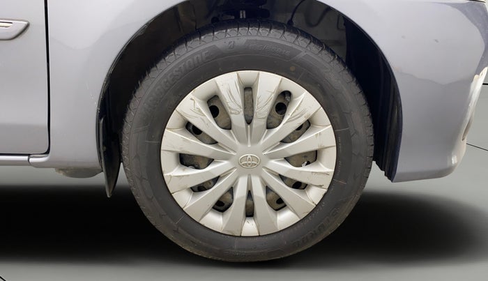 2017 Toyota Etios VD PLATINUM, Diesel, Manual, 37,127 km, Right Front Wheel