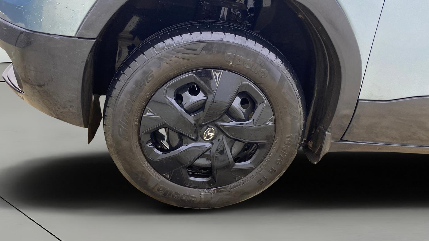 2022 Tata PUNCH ACCOMPLISHED MT, Petrol, Manual, 72,131 km, Left Front Wheel