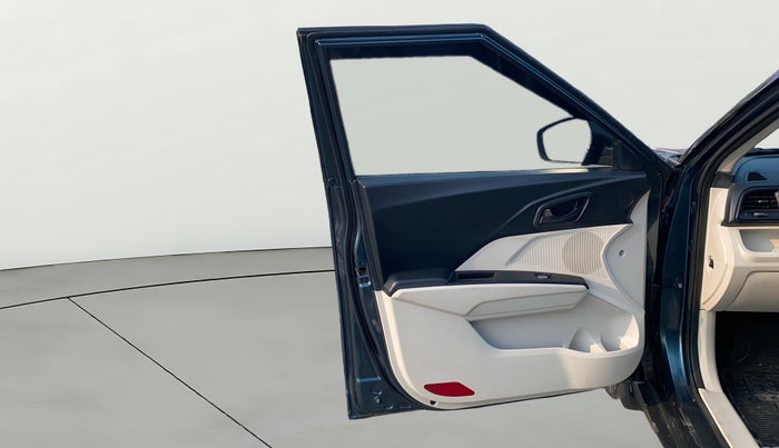 2022 Mahindra XUV300 W6 1.2 PETROL, Petrol, Manual, 19,471 km, LHS Front Door