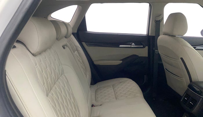 2019 KIA SELTOS HTX 1.5 DIESEL, Diesel, Manual, 1,06,763 km, Right Side Rear Door Cabin